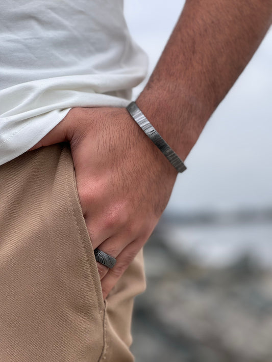 The Art of Handcrafted Damascus Steel Bracelets